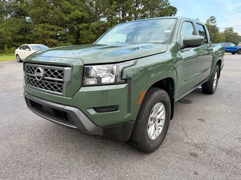 Used 2024 Nissan Frontier SV RWD image 1