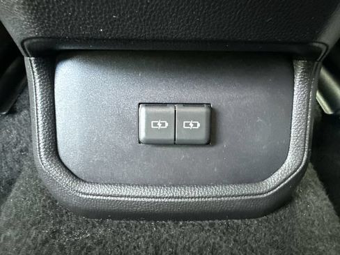 Used 2024 Toyota Highlander LE AWD/4WD image 20