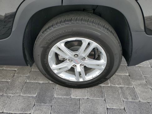 Used 2023 GMC Terrain SLE FWD image 7