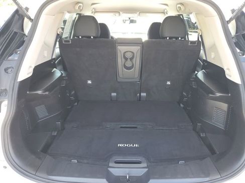 Used 2017 Nissan Rogue SV FWD image 9