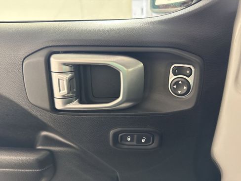 Used 2020 Jeep Wrangler Sport image 15