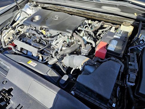 Used 2018 Toyota Camry LE image 17