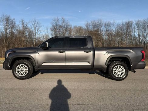 Used 2022 Toyota Tundra SR5 w/ SR5 Convenience Package AWD/4WD image 41