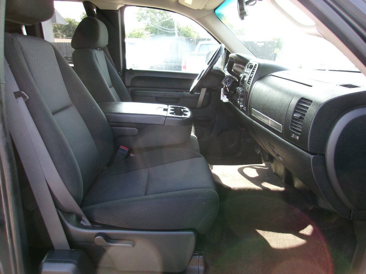 Used 2011 Chevrolet Silverado 2500 LT AWD/4WD image 12