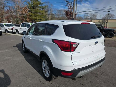 Used 2019 Ford Escape SE image 3