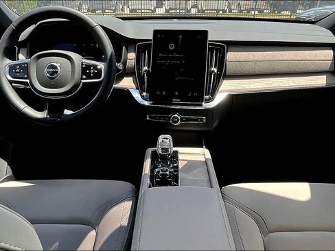 New 2026 Volvo XC90 B5 Core w/ Protection Package Premier image 8