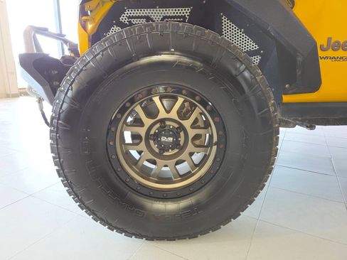 Used 2019 Jeep Wrangler Unlimited Rubicon w/ Cold Weather Group AWD/4WD image 13