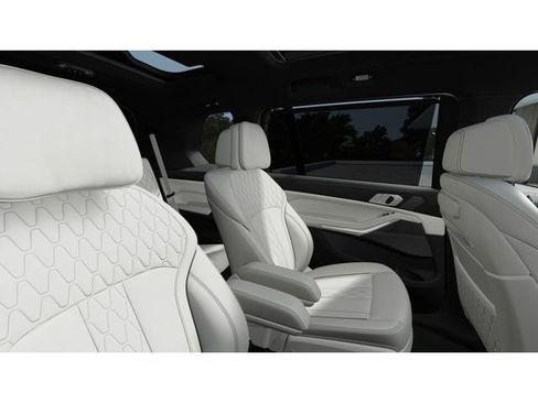 New 2026 BMW X7 M60i image 12