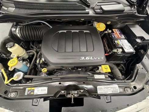 Used 2018 Dodge Grand Caravan SE w/ UConnect Hands-Free Group FWD image 9