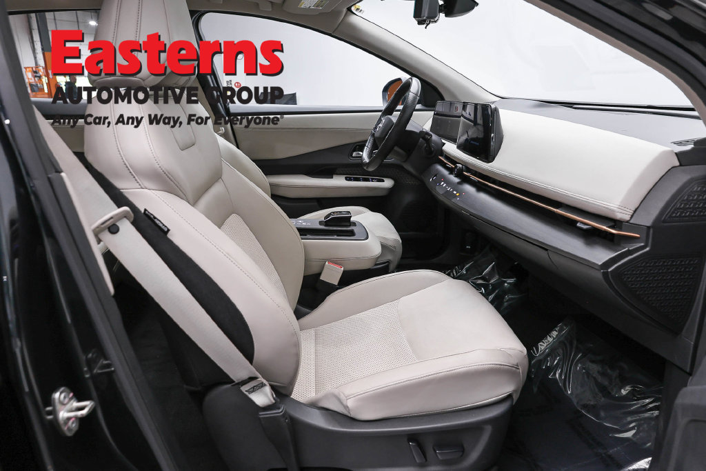 Used 2023 Nissan Ariya AWD image 28