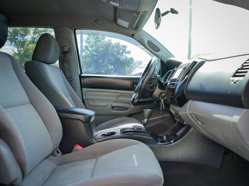 Used 2015 Toyota Tacoma PreRunner w/ Convenience Package image 8