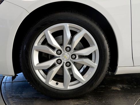 Used 2016 Chevrolet Impala LT w/ Convenience Package image 10