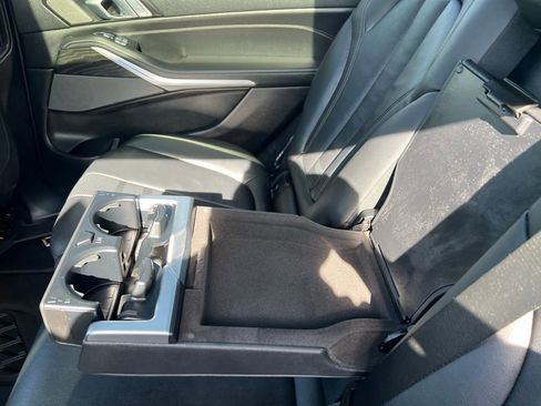Used 2022 BMW X7 M50i image 26