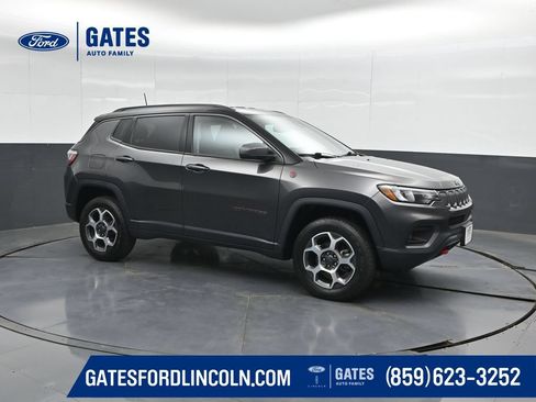 Used 2022 Jeep Compass Trailhawk w/ Trailhawk Convenience Group AWD/4WD image 1