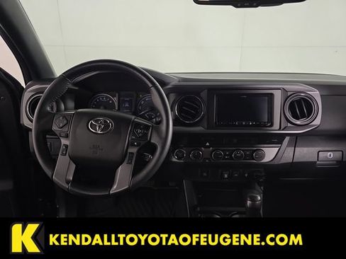 Used 2021 Toyota Tacoma TRD Off-Road AWD/4WD image 15