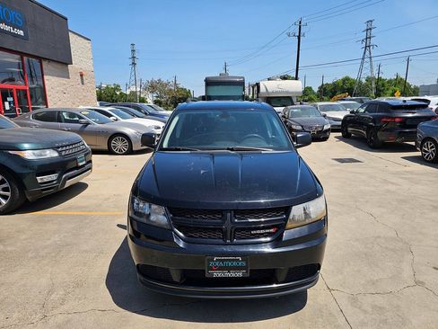 Used 2018 Dodge Journey SE w/ Blacktop Package FWD image 2