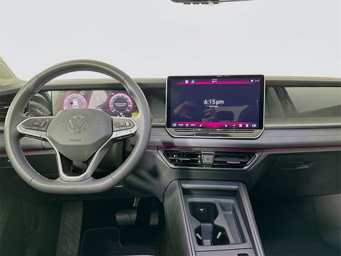 New 2025 Volkswagen Tiguan SE image 19