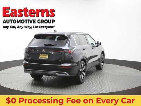 Used 2025 Mitsubishi Outlander SE FWD image 40