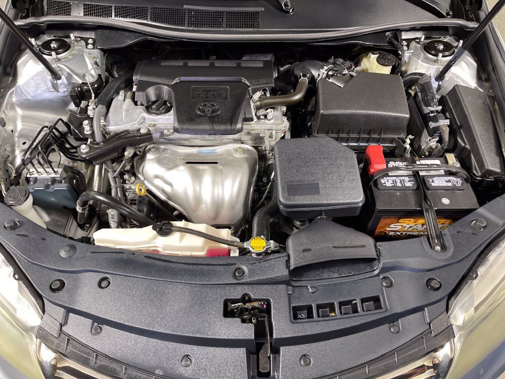 Used 2015 Toyota Camry SE FWD image 9