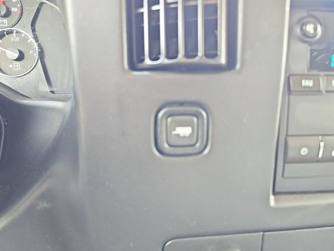 Used 2015 Chevrolet Express 2500 RWD image 26
