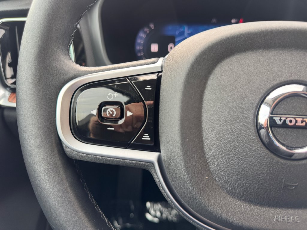 Certified 2025 Volvo V60 B5 Cross Country Plus AWD/4WD image 17