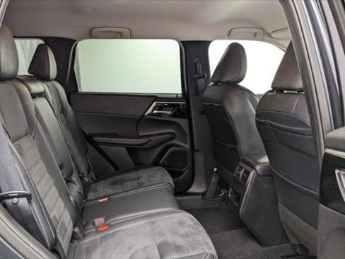 Used 2024 Mitsubishi Outlander SE image 18