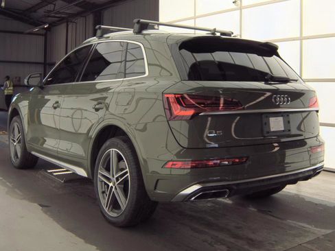 Used 2025 Audi Q5 e Premium Plus w/ Premium Plus Package image 3