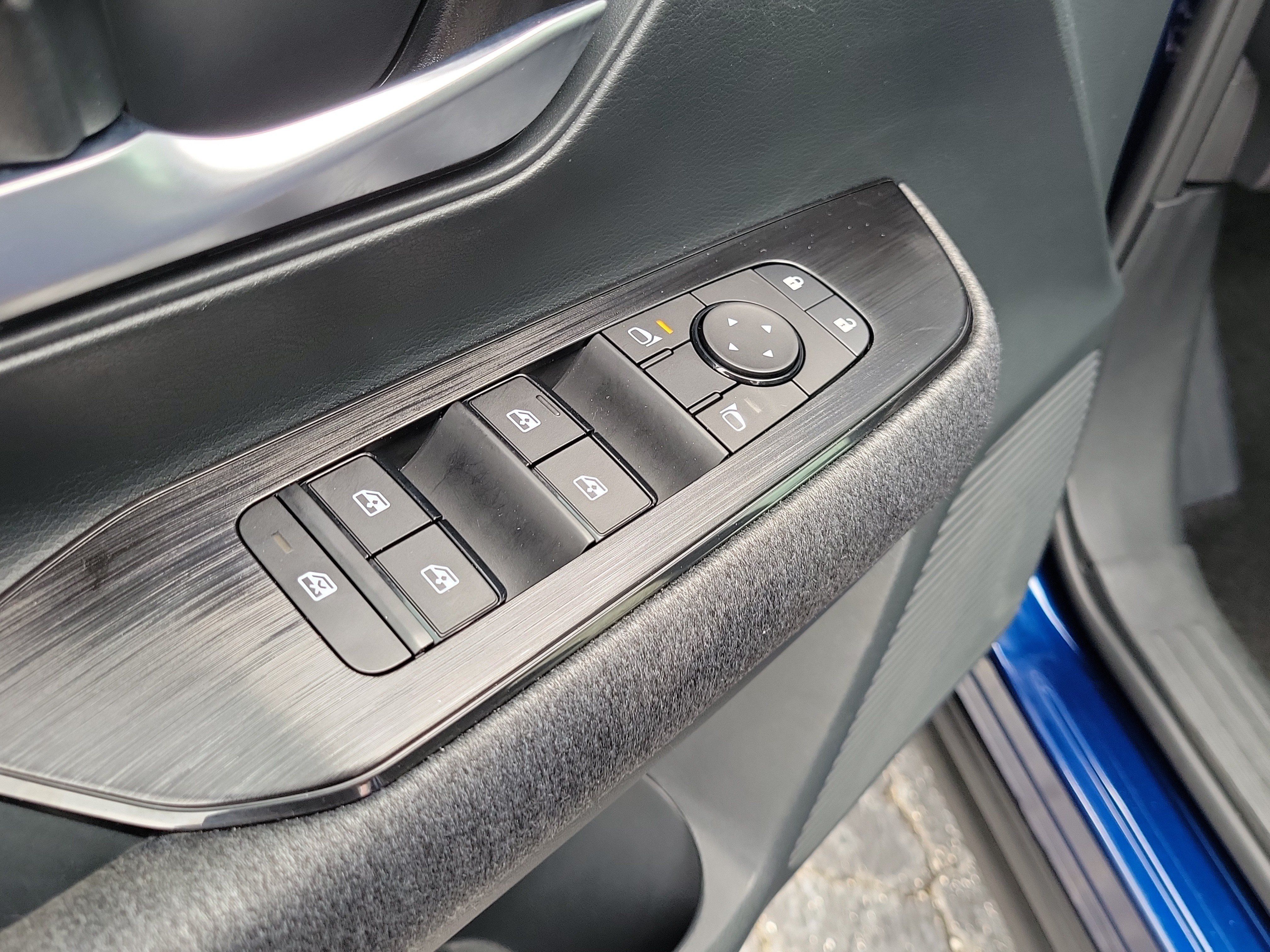 Certified 2025 Nissan Kicks SV w/ SV Premium Package FWD image 15