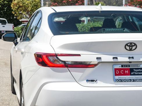 Used 2025 Toyota Camry LE w/ Convenience Package FWD image 6