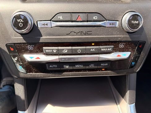 Used 2020 Ford Explorer Platinum w/ Premium Technology Package AWD/4WD image 24
