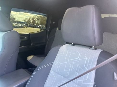 Used 2022 Toyota Tacoma TRD Sport image 22