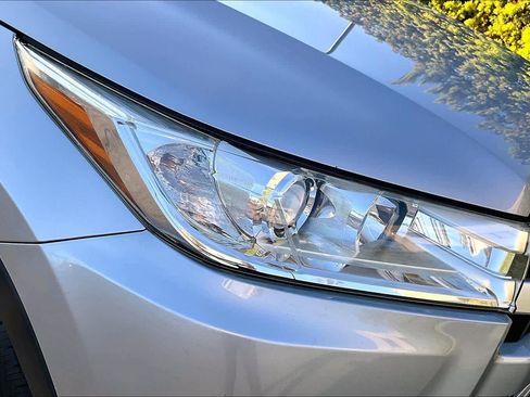 Used 2017 Toyota Highlander XLE image 27
