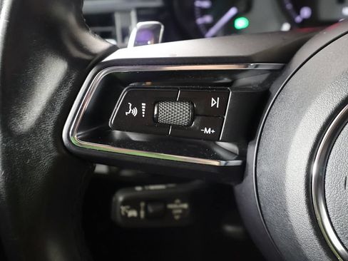 Used 2023 Porsche Macan AWD/4WD image 39