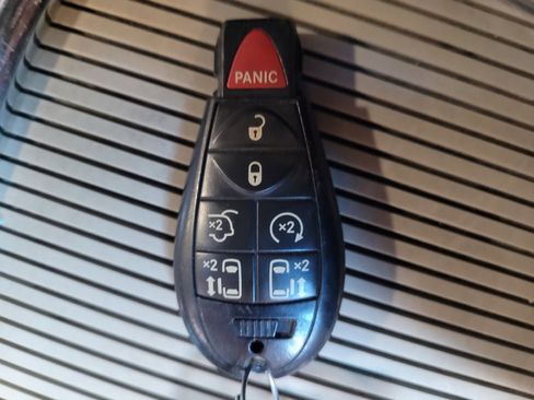 Used 2017 Dodge Grand Caravan SXT image 32