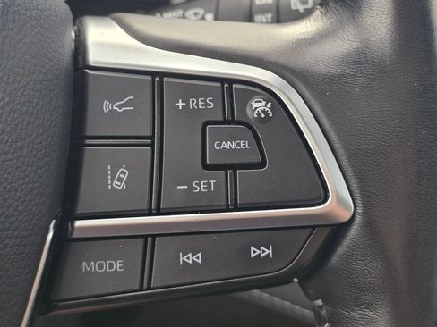 Used 2021 Toyota Highlander XLE AWD/4WD image 33