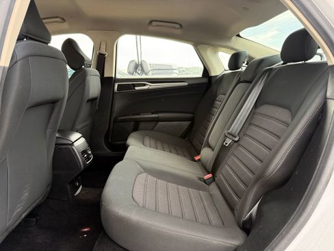 Used 2020 Ford Fusion SE image 18