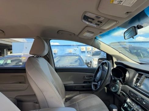 Used 2021 Kia Sedona LX FWD image 18