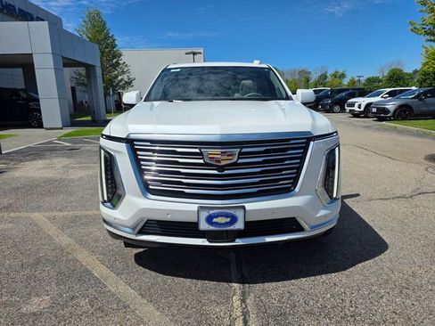 Used 2025 Cadillac Escalade Premium Luxury Platinum AWD/4WD image 6