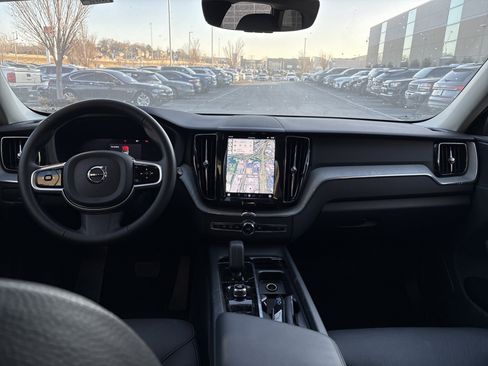 Used 2025 Volvo XC60 B5 Plus image 29