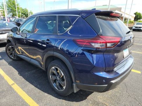 Used 2024 Nissan Rogue SV w/ SV Premium Package AWD/4WD image 3