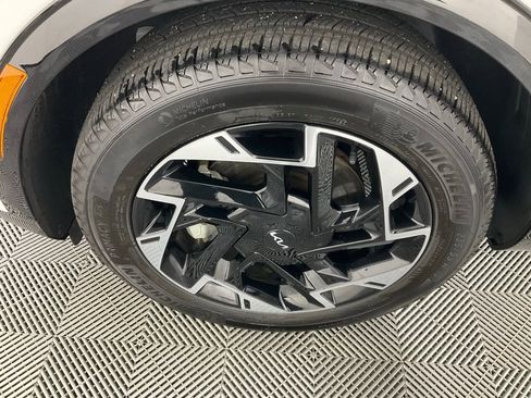 Used 2023 Kia Sportage SX image 8