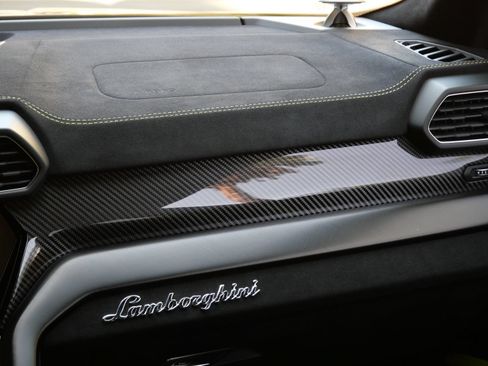 Used 2024 Lamborghini Urus Performante AWD/4WD image 38