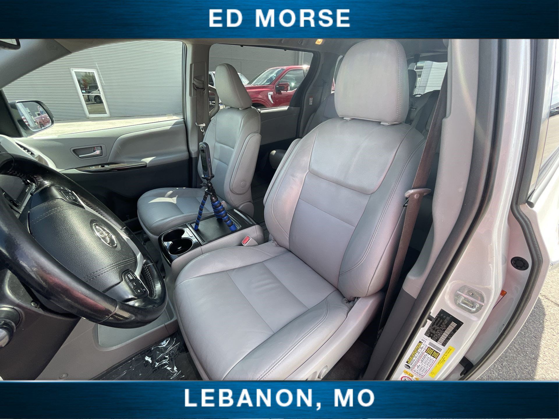 Used 2018 Toyota Sienna XLE w/ XLE Navigation Package FWD image 18
