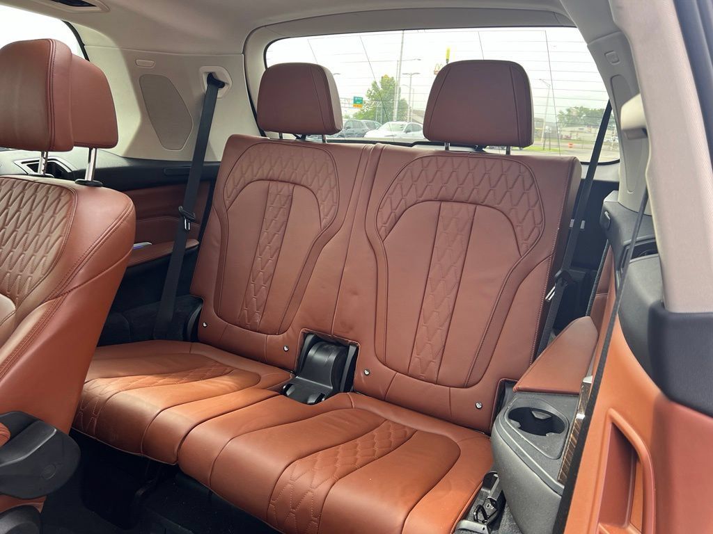 Used 2020 BMW X7 xDrive40i w/ Premium Package AWD/4WD image 22
