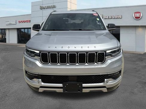 Used 2024 Jeep Wagoneer L Series II w/ Flexible Seating Group RWD image 2