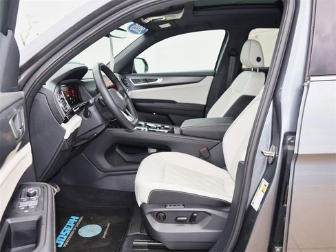 Used 2025 Volkswagen Atlas Cross Sport SEL Premium R-Line image 11