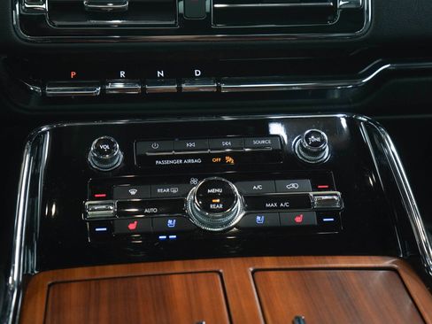 Used 2019 Lincoln Navigator Reserve AWD/4WD image 22