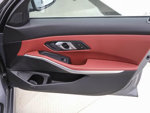 Used 2025 BMW 330i xDrive Sedan w/ Premium Package image 28