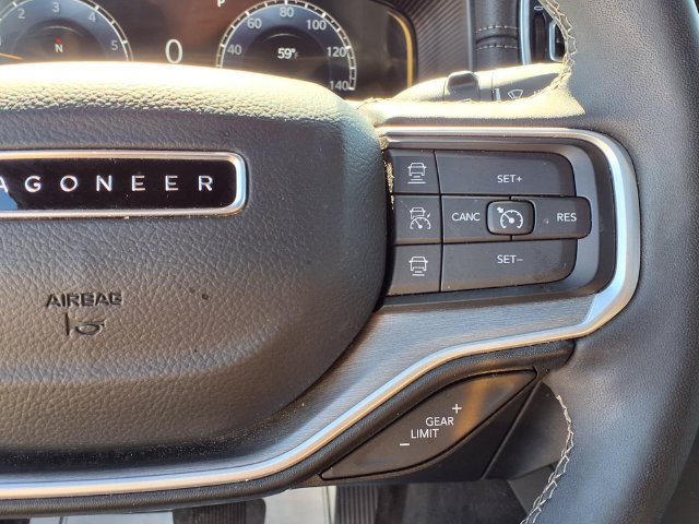 Used 2025 Jeep Wagoneer Series II w/ Convenience Group I AWD/4WD image 6