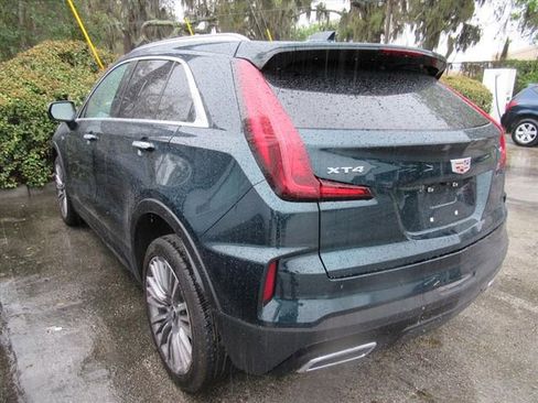 Used 2024 Cadillac XT4 Premium Luxury image 2